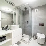 On The Square Flat - Center By House And People * براغا