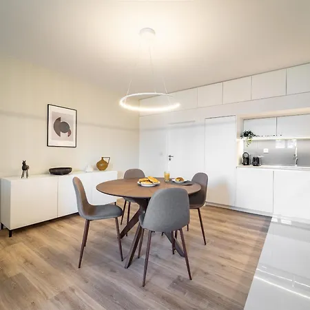 On The Square Flat - Center By House And People Lägenhet