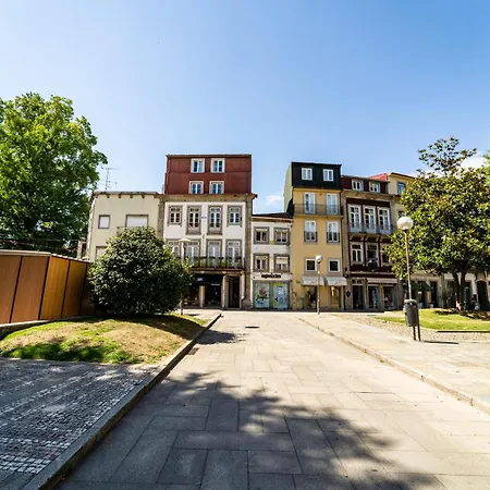 On The Square Flat - Center By House And People * براغا