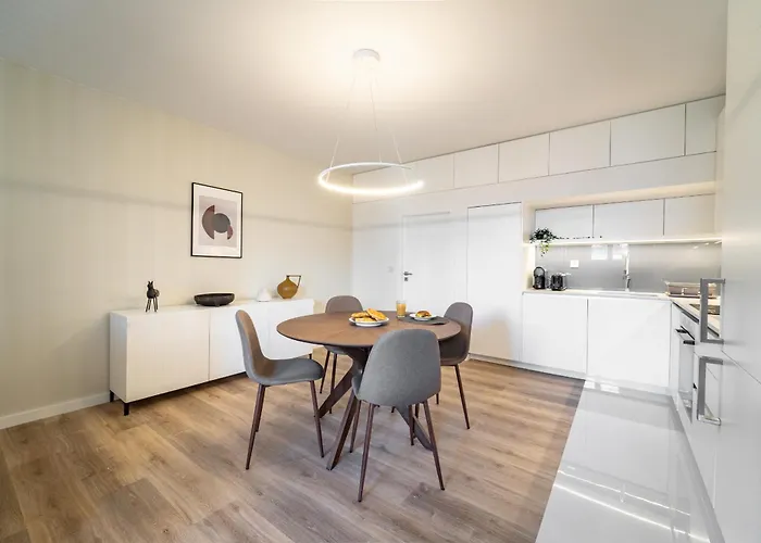 On The Square Flat - Center By House And People Apartment